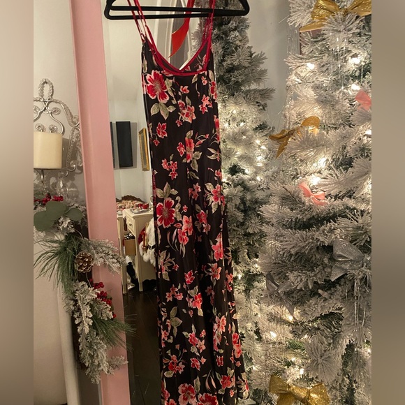 Black and red floral maxi slip dress - Picture 3 of 5